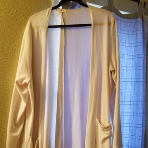 SUPER DEAL🎉. Lularoe sarah in cream